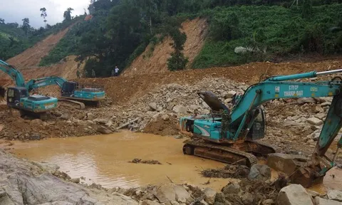 Cận cảnh ‘công trường đặc biệt’ tại Rào Trăng 3 - nơi phát hiện thi thể vùi dưới sông suối